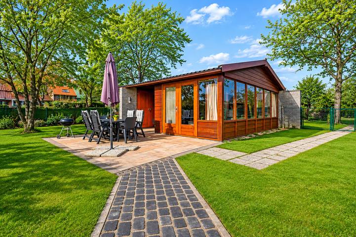Ferienhaus für 4 Personen, mit Terrasse und Balkon/Terrasse