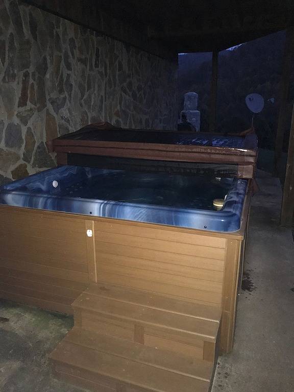 Ganze Wohnung, Guest house~ Hot Tub ~Breathtaking mountain views near Hatley Point in Madison County (NC)