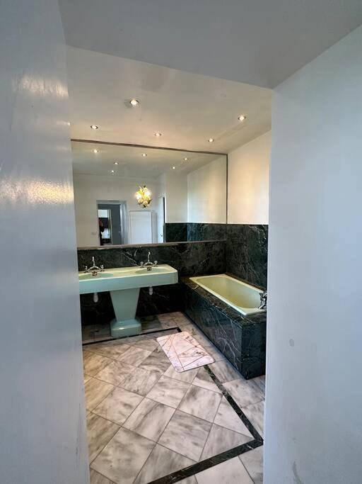 Gîte pour 4 personnes, avec Balcon ainsi que Terrasse et Vue à Le Mée-sur-Seine - 3