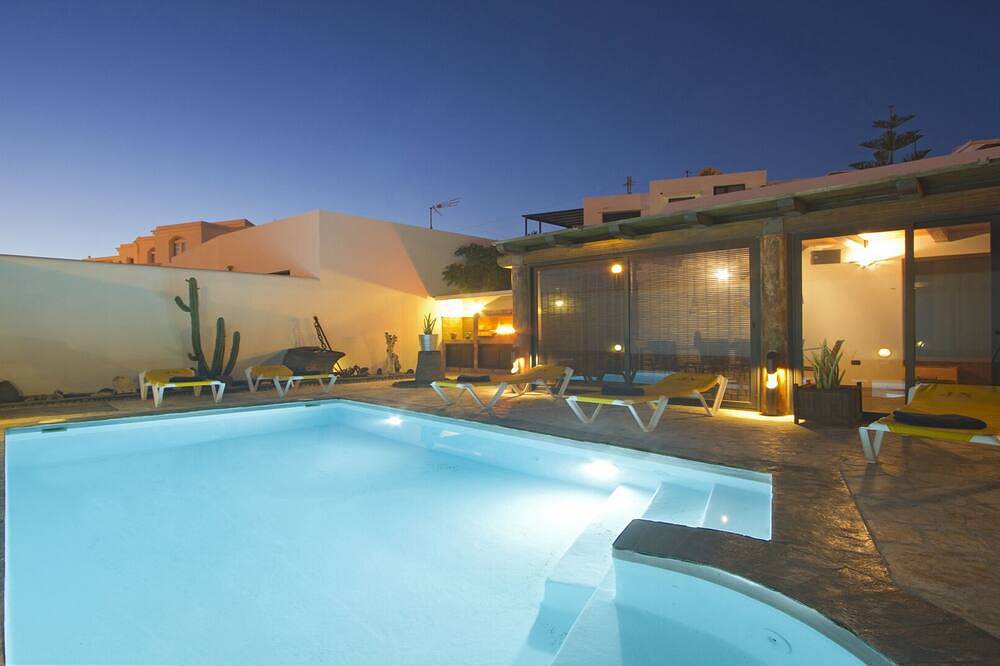V Princesa, vivienda con piscina climatizada, Bbq y Wifi gratis in Puerto del Carmen, Tías