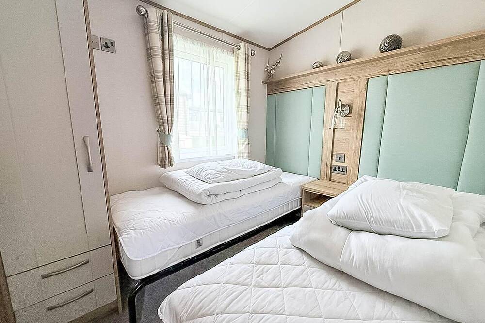 Amazing caravan with decking at Manor Park in Hunstanton in Hunstanton, Norfolk Coast