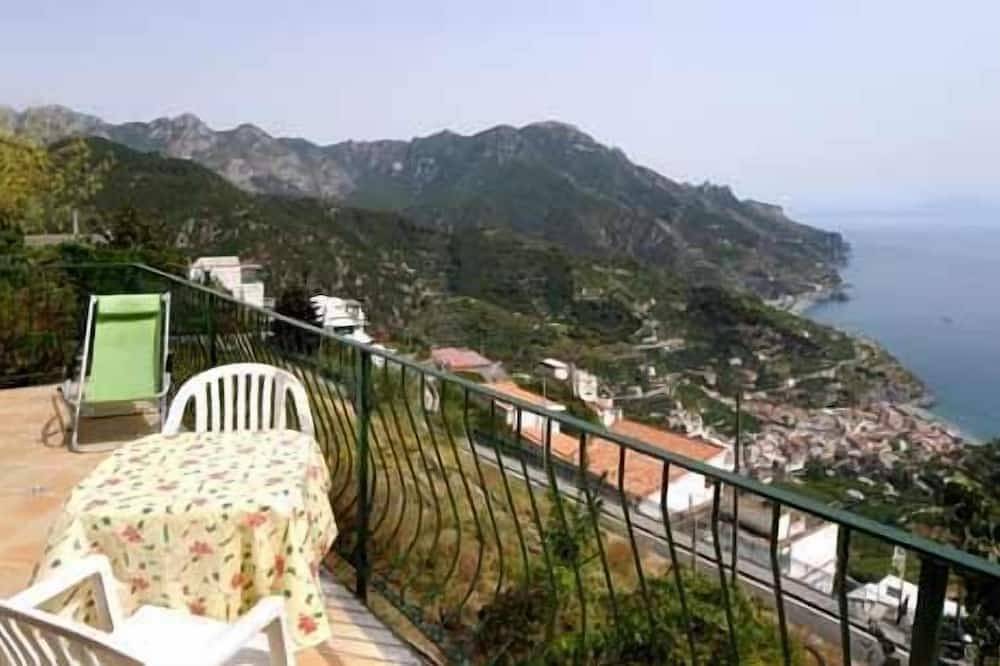 Apartamento entero, La abuela Anna en Ravello con terraza con vista al mar adecuada para familias in Costa Amalfitana