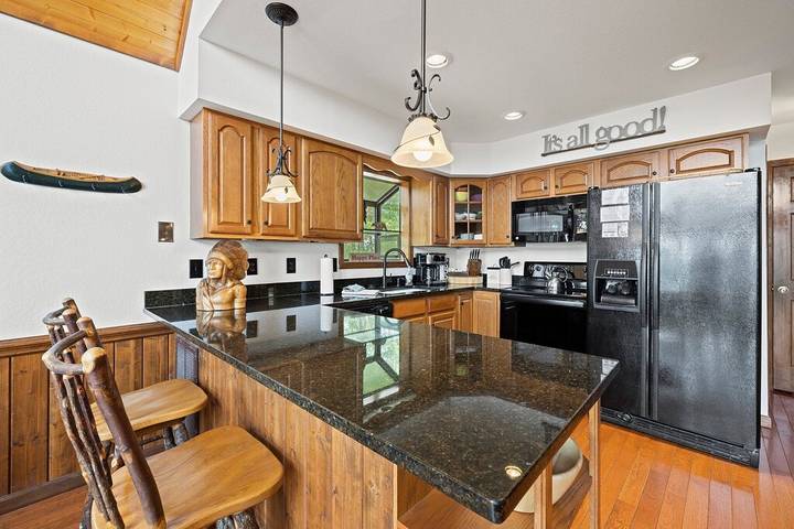 Log cabin for 6 people, with balcony and hot tub in Fontana Lake