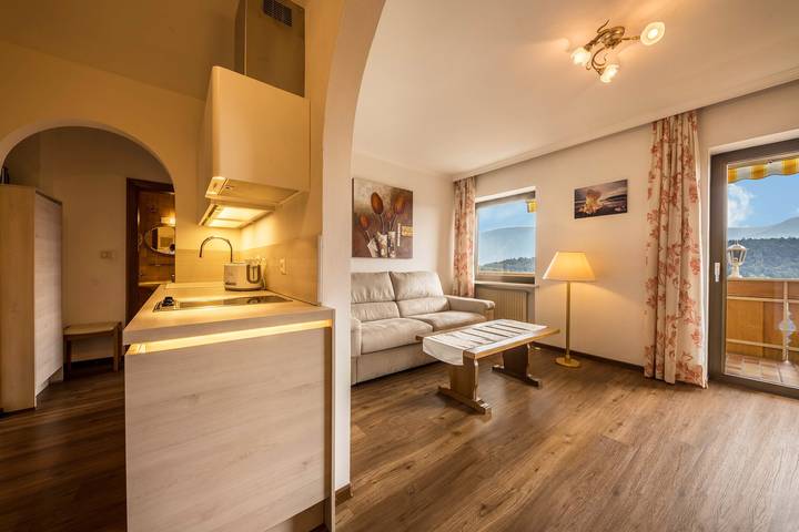 Ganze Wohnung, Ferienwohnung "Residenz Kronstein - 6" mit Balkon, Gemeinschaftsgarten und Blick auf die Berge in Tisens, Nonsberggruppe
