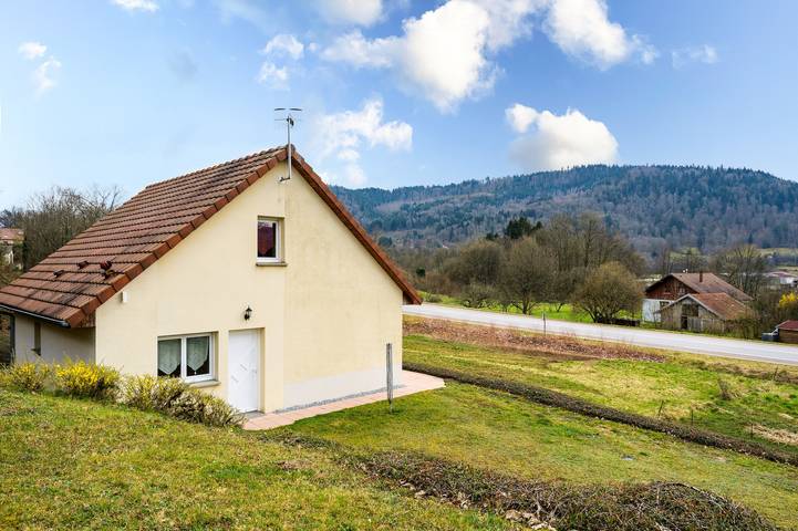 Casa vacanze 'Gîte Cerf' con terrazza privata, Wi-Fi e aria condizionata in Rupt-sur-Moselle, Épinal e dintorni