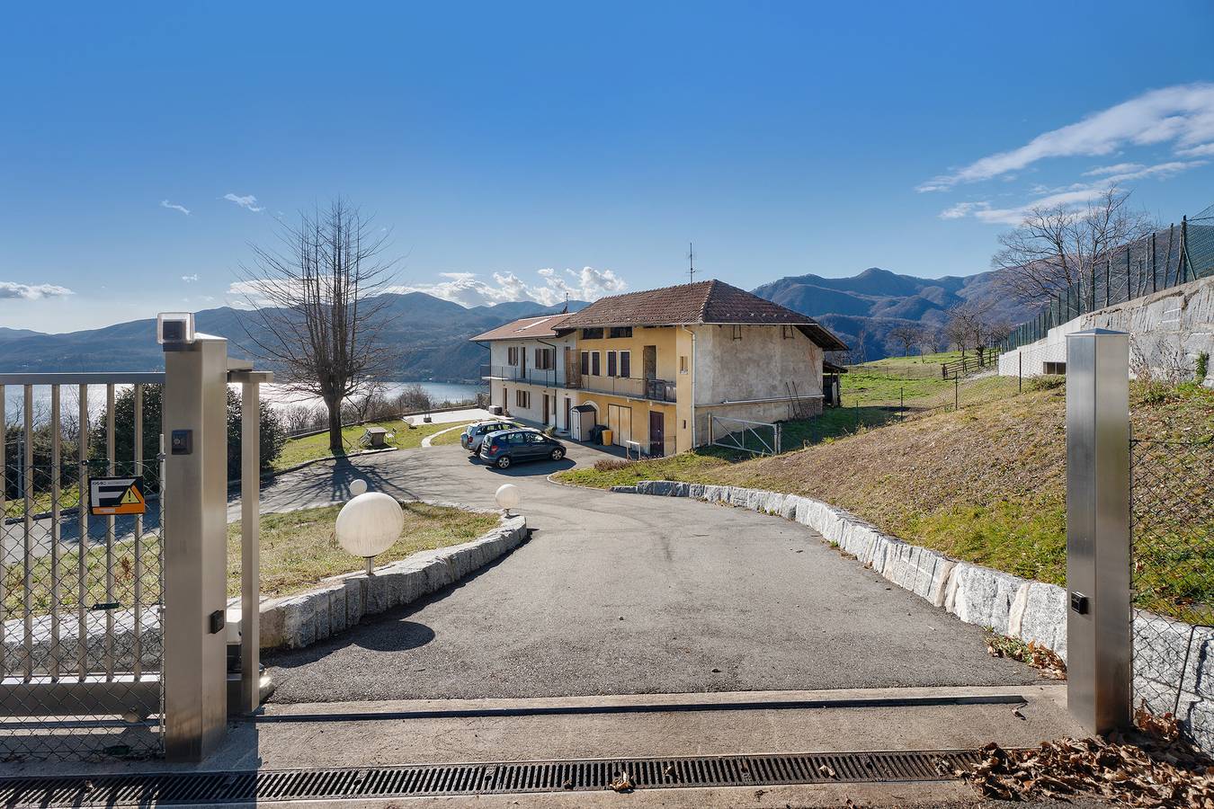 Hel lejlighed, Apartment 'Sole' with Lake View, Shared Pool and Wi-Fi in Comune di Pettenasco, Orta søen