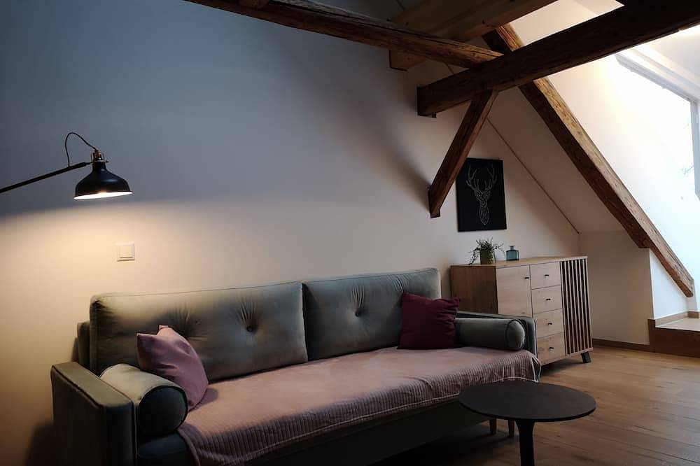 Ganze Wohnung, Neue, gemütliche Ferienwohnung. Nur 2 km Fußweg zum schönen Ammersee. in Windach, Ammersee