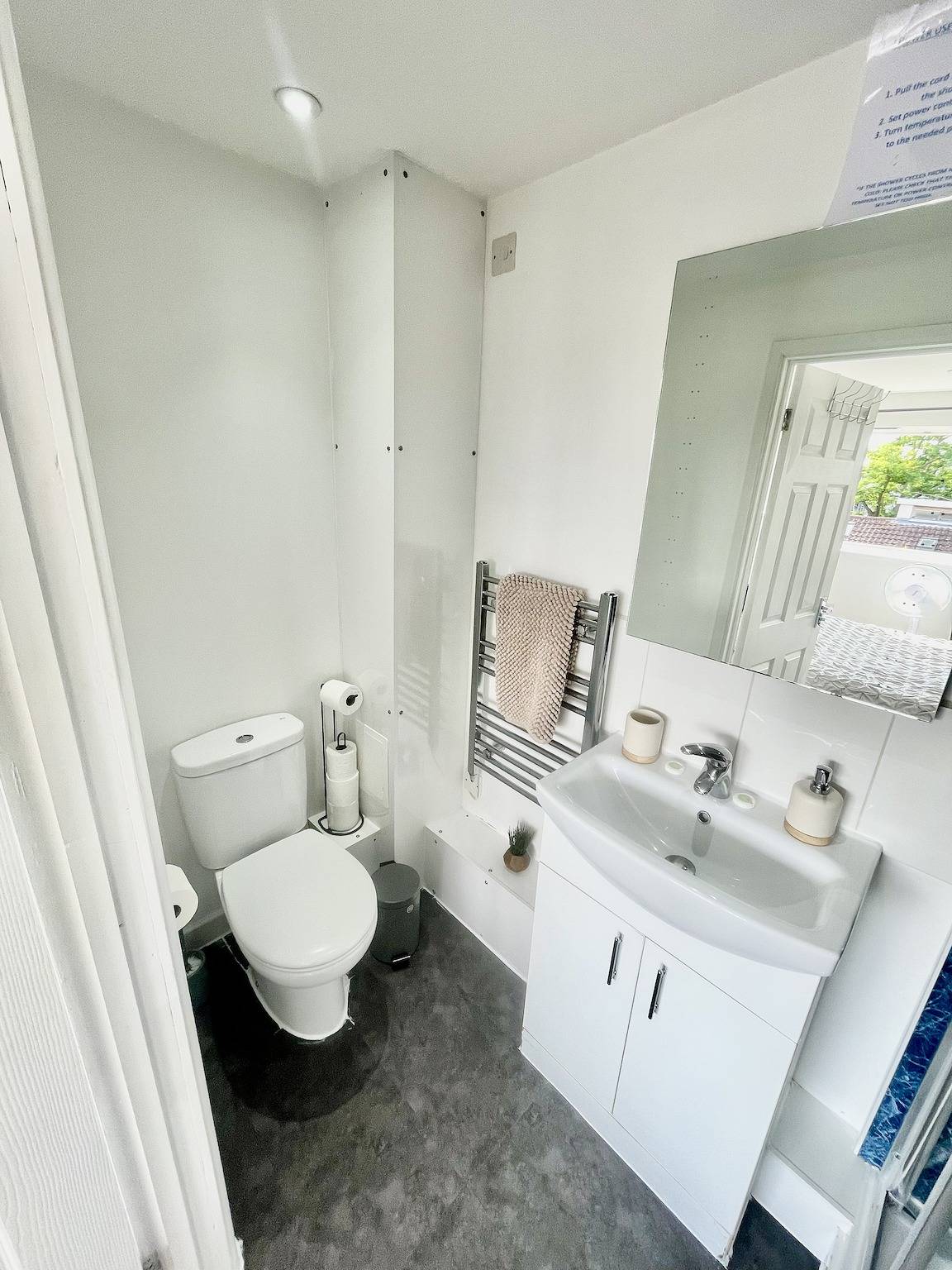 Entire studio, Studio - Sleeps 2 - Parking - Wifi in Cambridge, Cambridgeshire