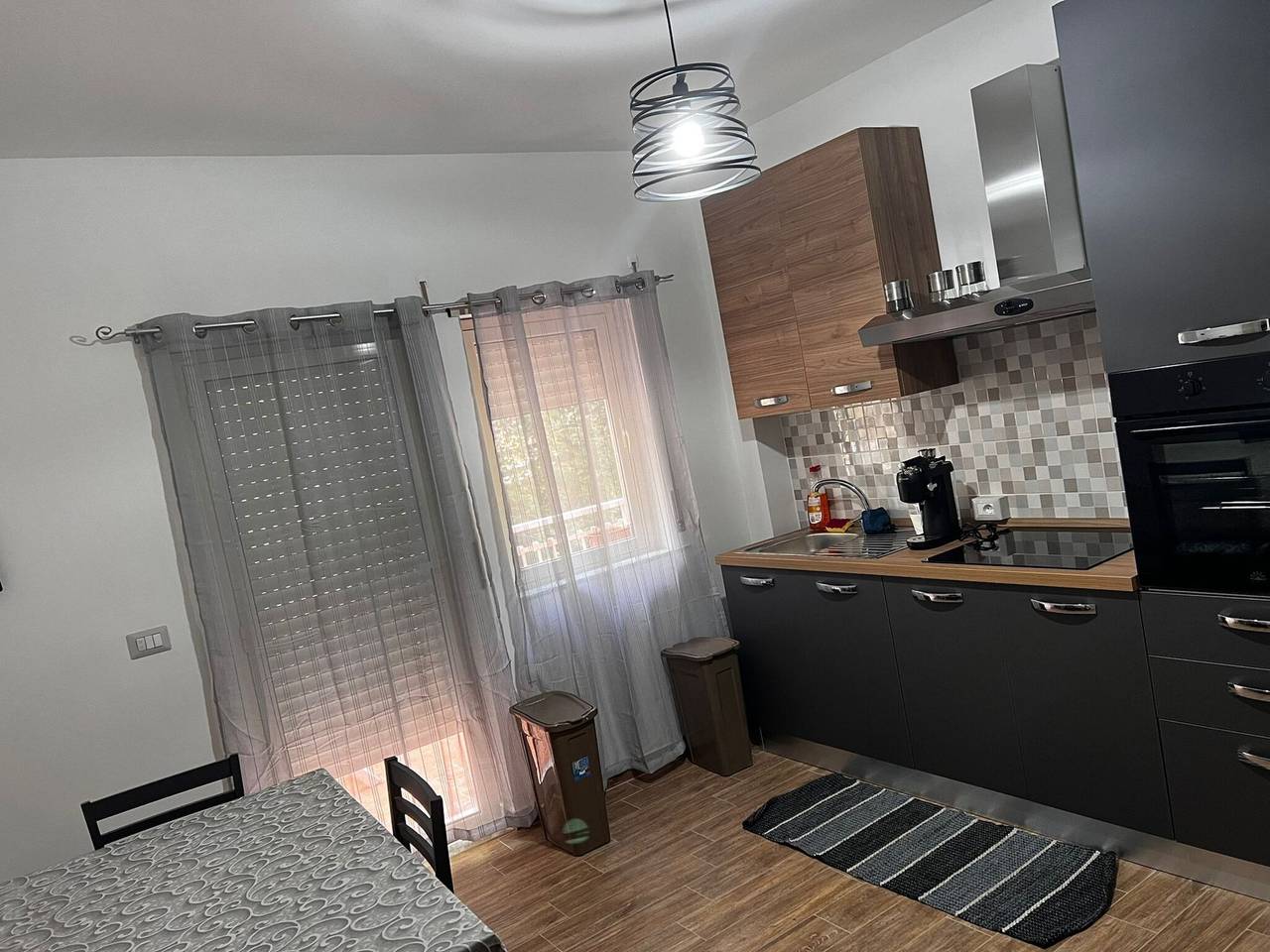 Apartamento entero, Apartamento vacacional "Damilhouse 3" con balcón y Wi-Fi in Mesina, Provincia De Messina