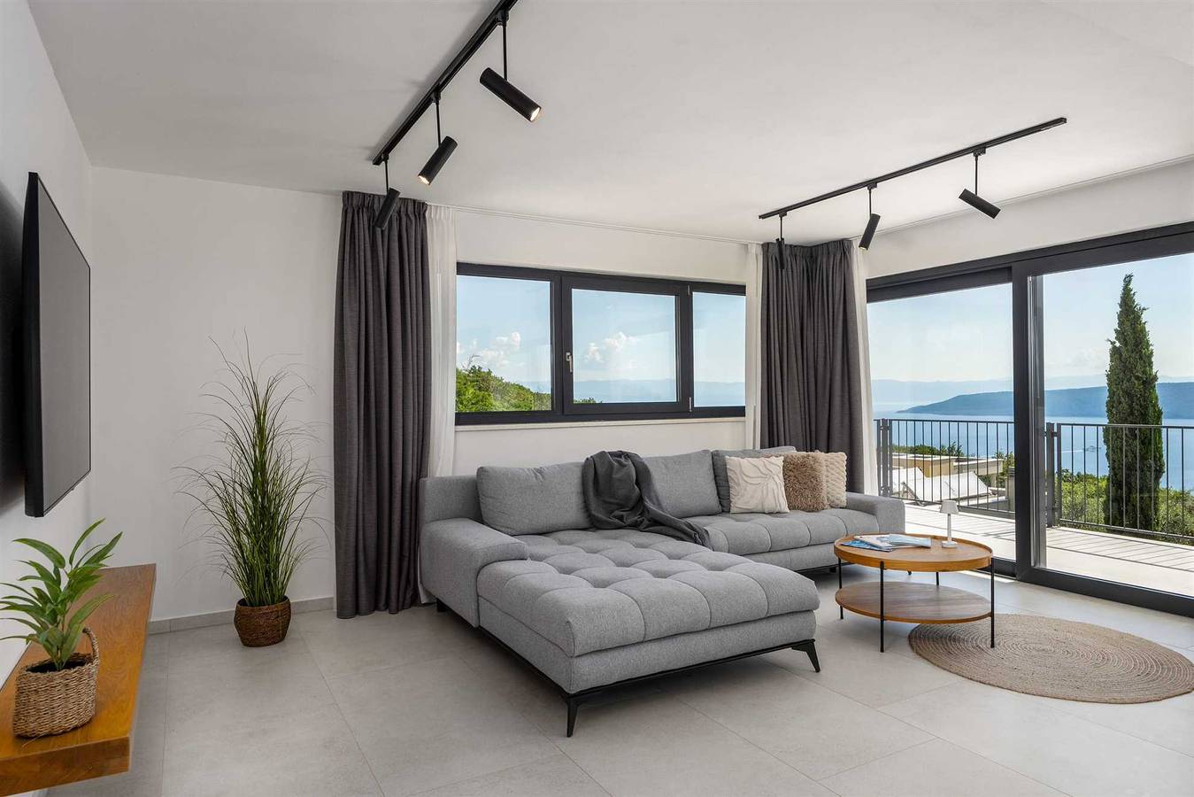 Casa Meer – ein Refugium mit Meerblick und Panoramapool in Plomin, Ostküste Istrien
