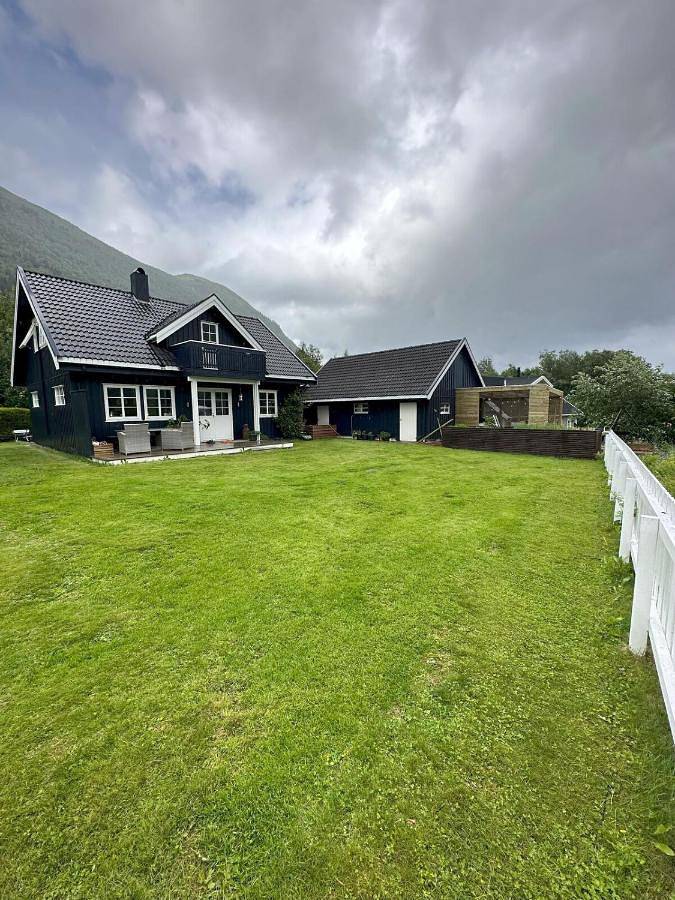 Ferienhaus für 7 Personen, mit Garten und Ausblick, mit Haustier in Måndalen