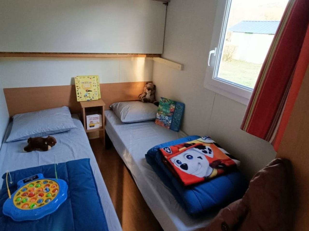 Mobil-home 4 pers con terraza en Saint-Geniez-d'Olt in Saint-Geniez-d'Olt-et-d'Aubrac, Parc naturel régional de l'Aubrac