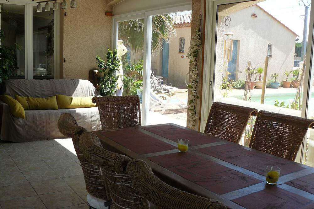 Villa mit 1500 m² mit großem Pool in La Palme, Côte d'Améthyste