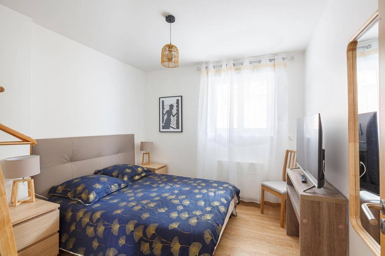 Appartement entier, Logement 004 a 300m de la gare Mantes la jolie in Mantes-la-Jolie, Yvelines