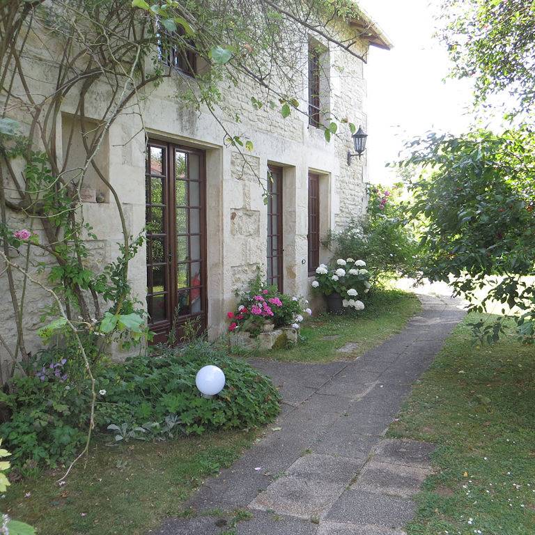 La Ferme du Château de Martigny - Duplex familial in Avanton, Vienne (France)