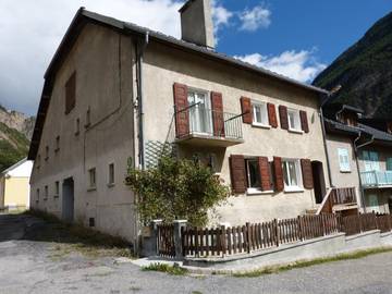 Gîte pour 8 personnes, avec jardin et balcon à La Condamine-Châtelard