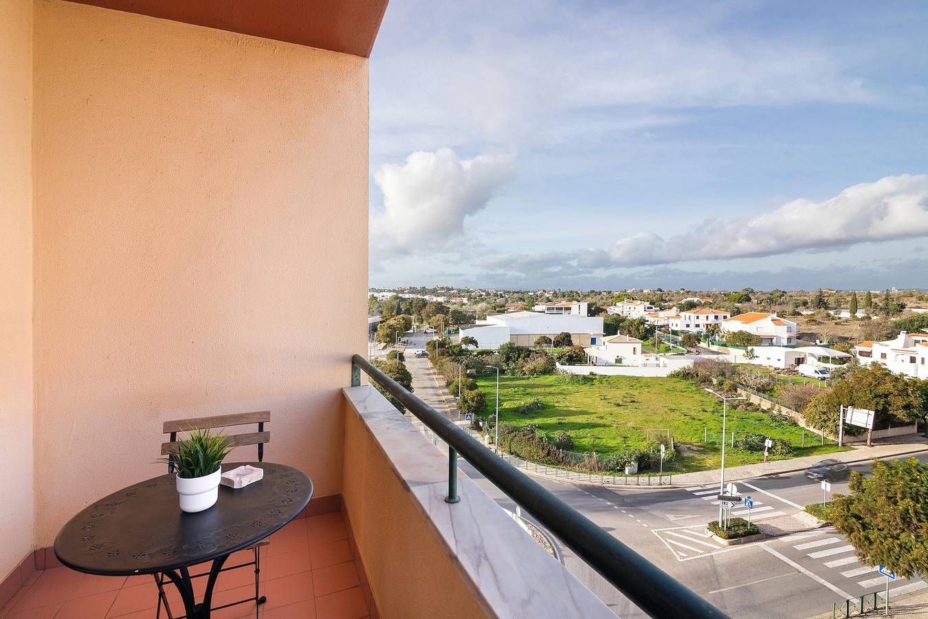 Ferienwohnung 'Apartamento da Tamara' mit Gemeinschaftsterrasse, Balkon & Wlan in Armação de Pêra (costa), Faro Distrikt