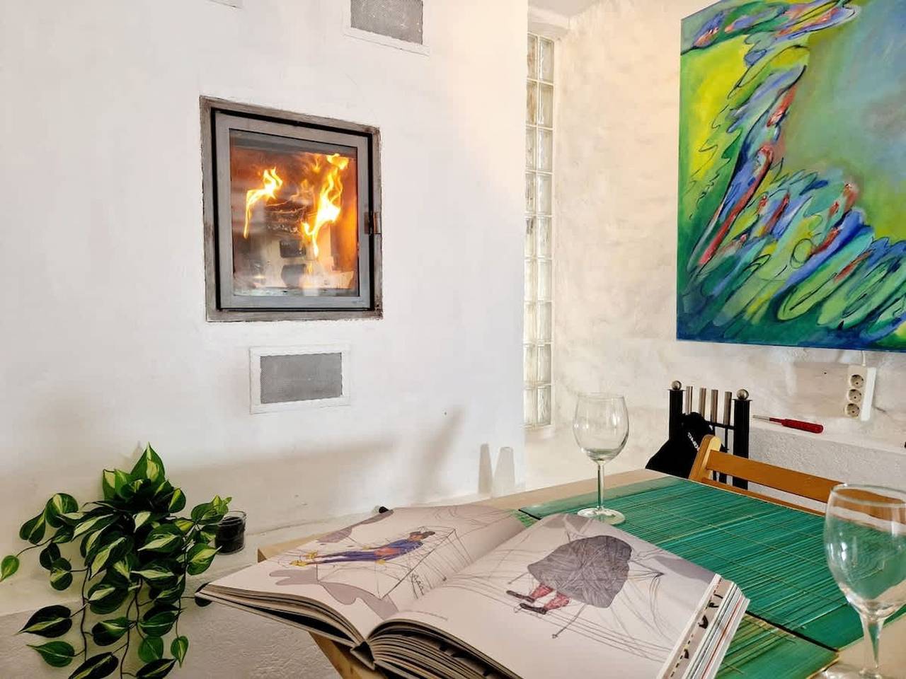 Entire apartment, Beautiful condo near Bryggen  Balcony  Fireplace in Bergenhus, Bergen