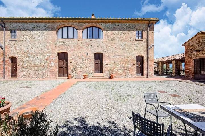 Agriturismo per 3 persone, con piscina e giardino in Peccioli