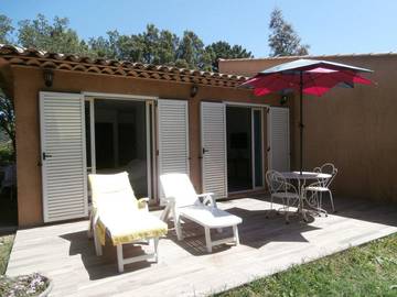 Gîte pour 2 personnes, avec jardin et piscine à La Garde-Freinet