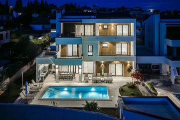 Villa für 10 Personen, mit Pool und Ausblick sowie Garten in Premantura