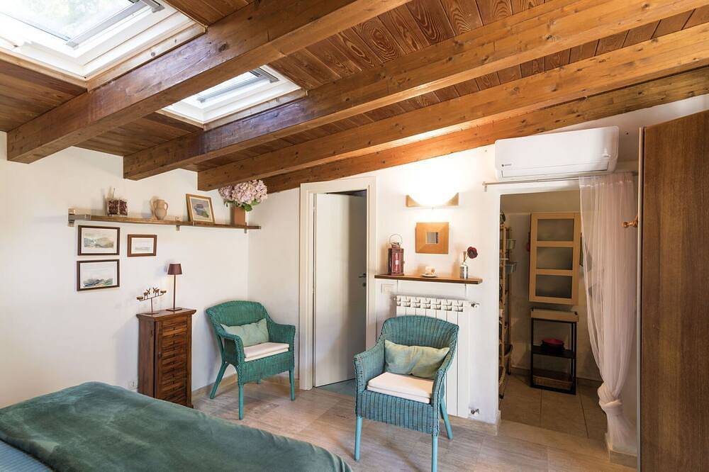 Stunning  villa for 2 guests with Wifi, A/C, Tv and pets allowed in Mezzomonte (Latina), Agro Pontino