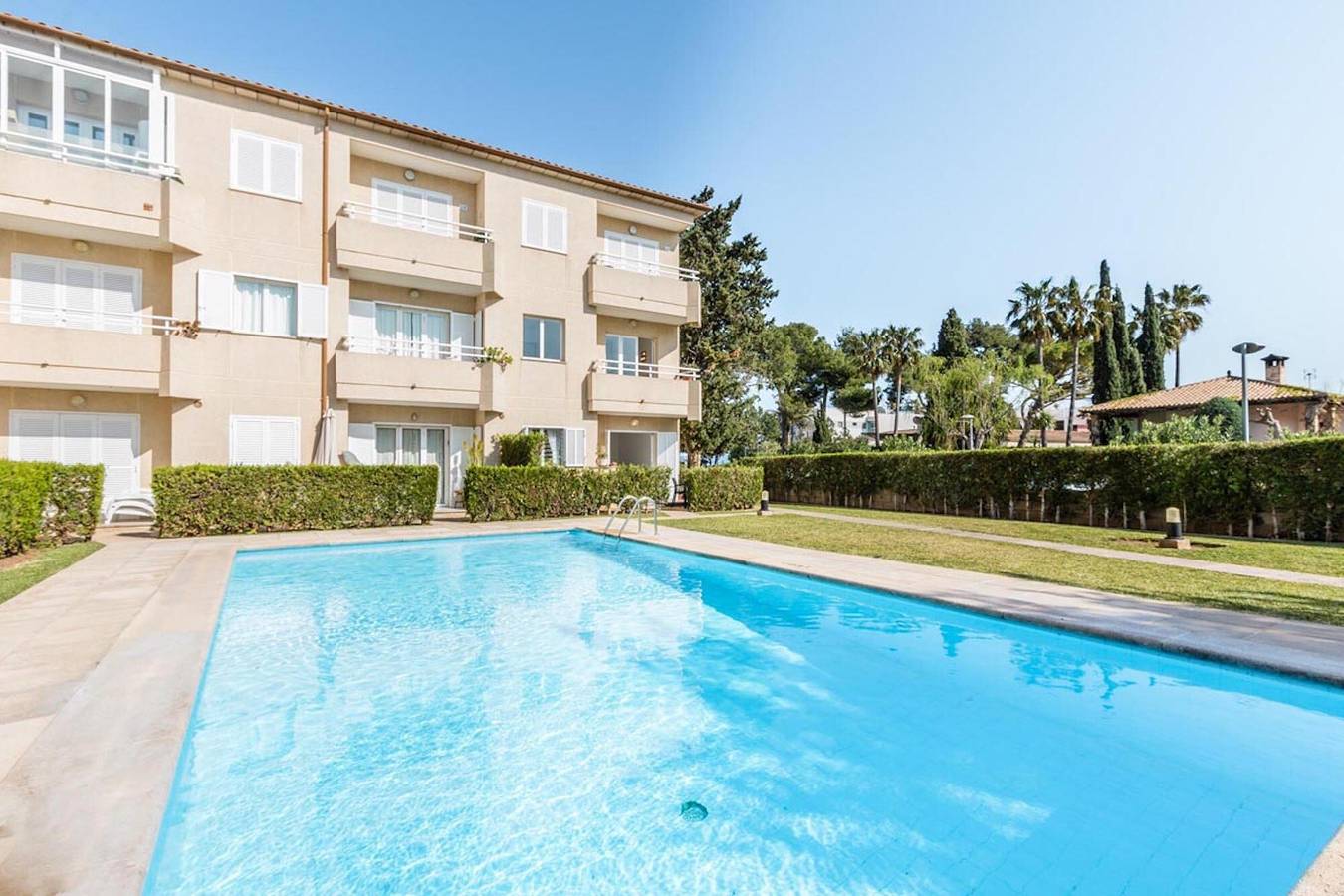 Apartamento inteiro, Apartamento 'Xiprer' com Terraço, Piscina Partilhada e Wi-Fi in Port de Pollença, Pollença