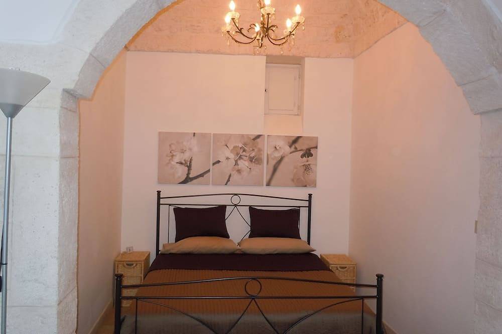 Casa Josephina - Beautiful 18th Century Stone Home W/ Balcony & 2 Roof Terraces in Ostuni, Salento