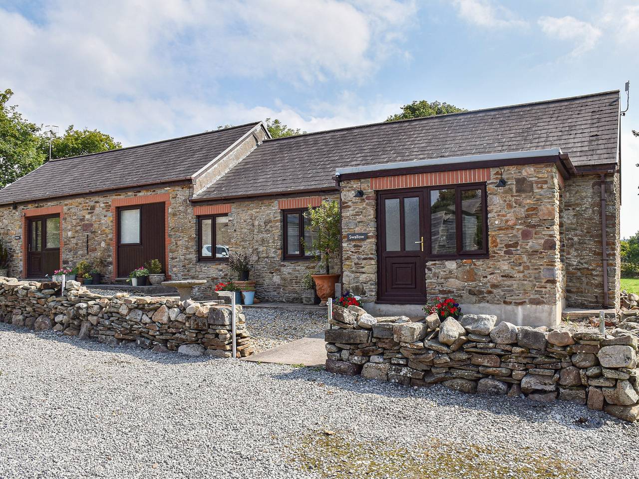 Swallow Cottage in Swansea region