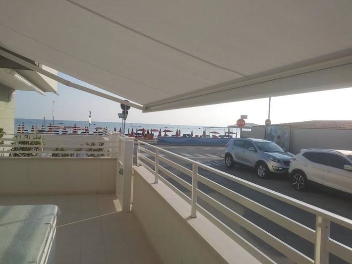 Ferienwohnung für 4 Personen, mit Balkon und Terrasse sowie Ausblick in Marotta