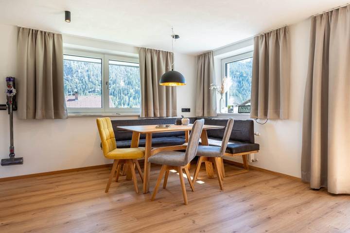 Ferienwohnung für 8 Personen, mit Balkon und Terrasse sowie Garten