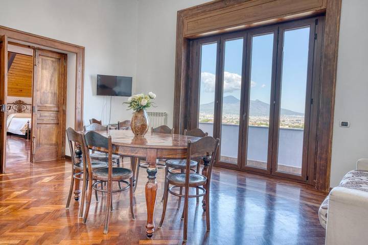 Appartamento per 10 persone, con Balcone e Idromassaggio nonché Terrazza e Giardino a Angri