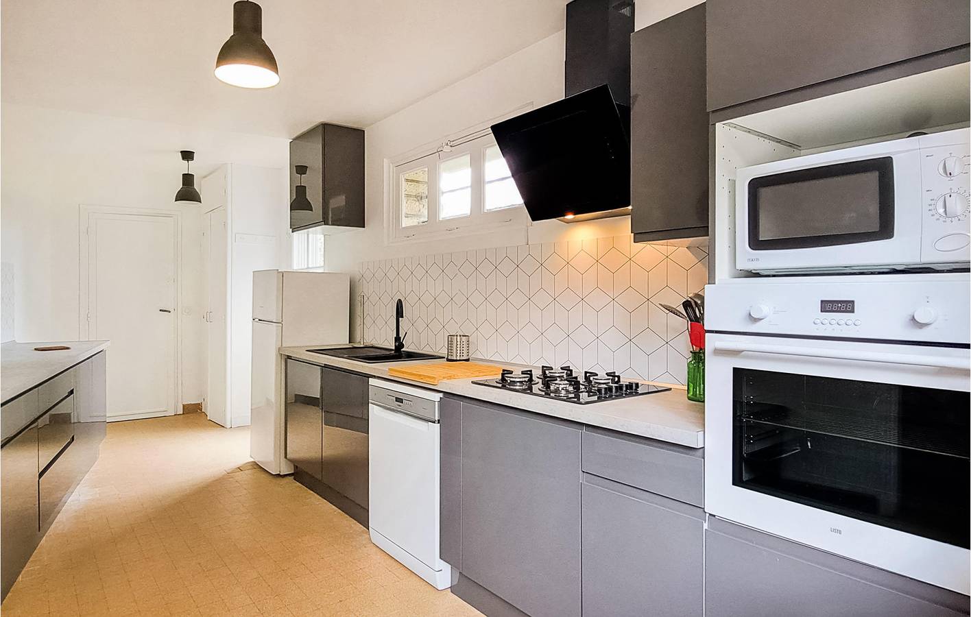 Riverside Retreat: 220m Apt, Parkplatz, TV, Garten & Internet in Colombières, Bayeux und Umgebung