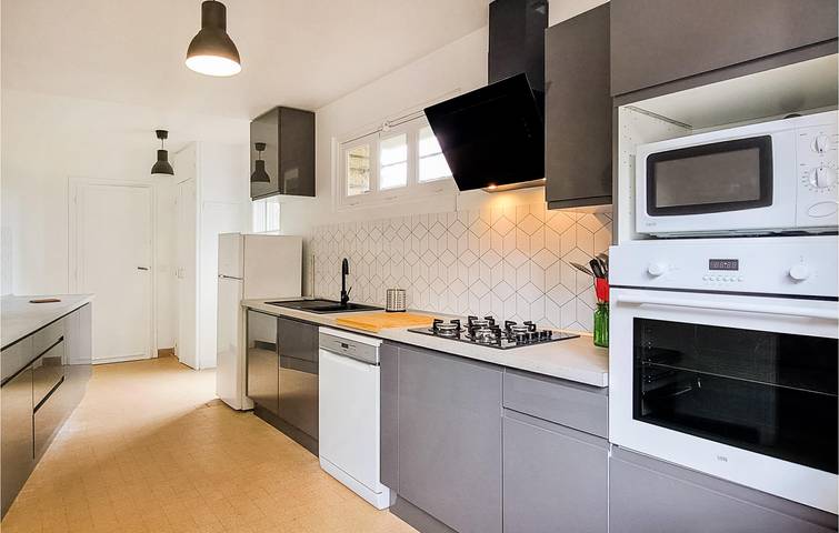 Riverside Retreat: 220m Apt, Parkplatz, TV, Garten & Internet in Colombières, Bayeux und Umgebung
