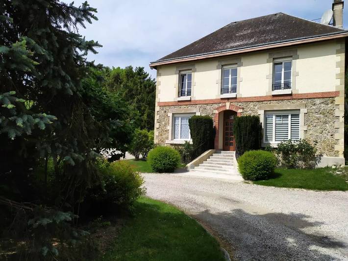 Gîte pour 13 personnes, avec terrasse, animaux acceptés dans Leffincourt