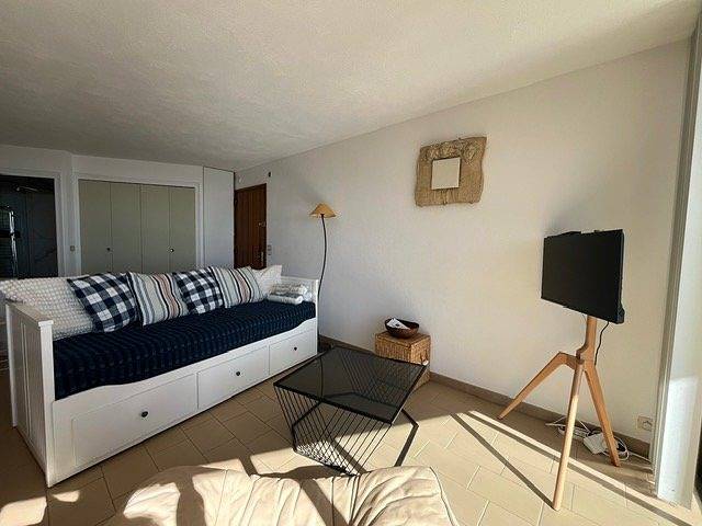 Ganze Ferienwohnung, Gaou Bénat Domaine privé - Appartement T2 Vue Mer climatisé - pour 4 personne in Cap Bénat, Bormes-les-Mimosas