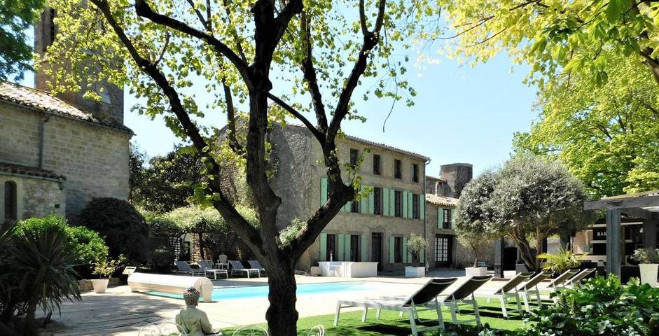 Chambre d’hôte pour 4 personnes, avec Terrasse et Jardin ainsi que Piscine et Vue