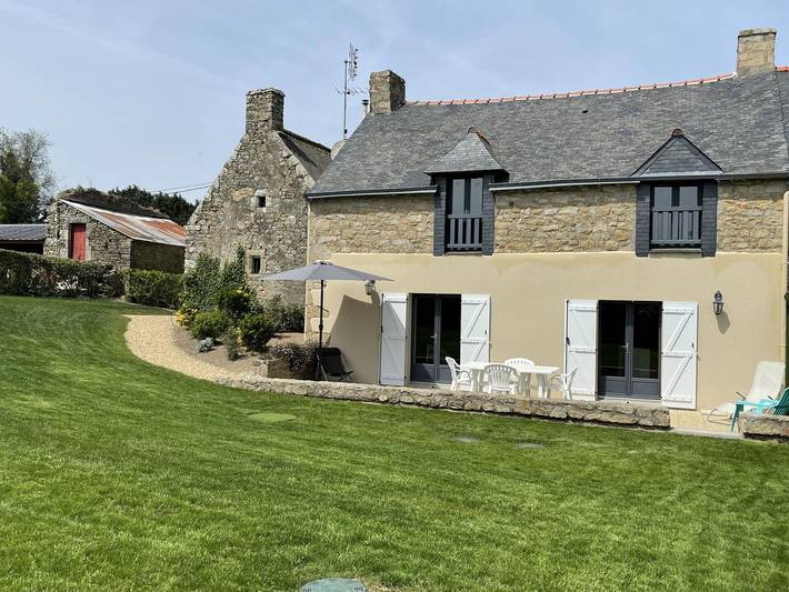 Gîte pour 4 personnes, avec terrasse et jardin à Locoal-Mendon
