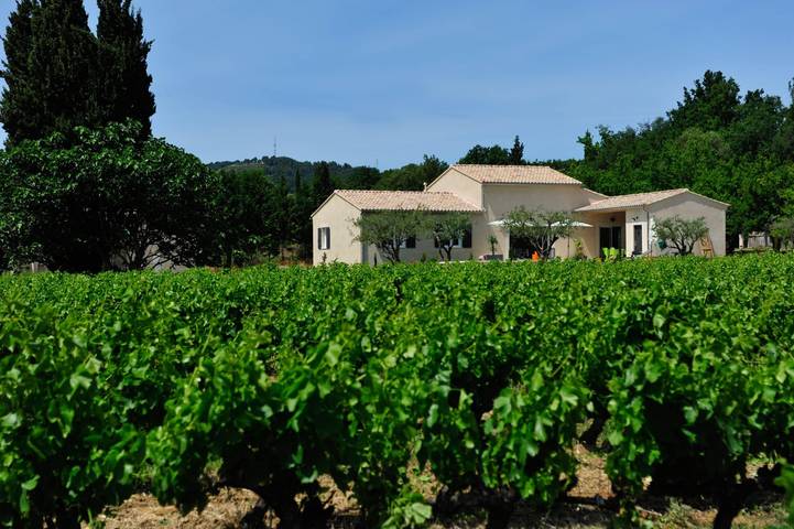 Gîte pour 8 personnes, avec terrasse ainsi que jardin et piscine à Vaison-la-Romaine - 4