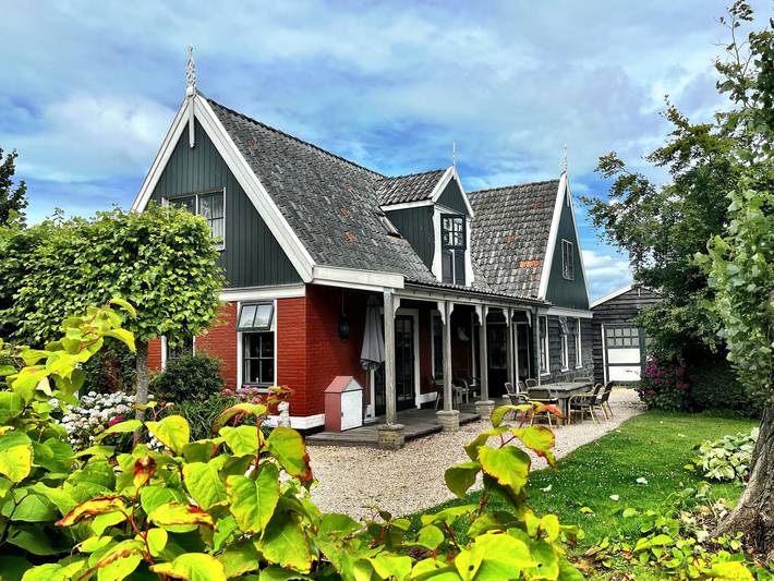 Vakantiehuis voor 10 personen, with tuin and terras as well as sauna, met huisdier in Hippolytushoef