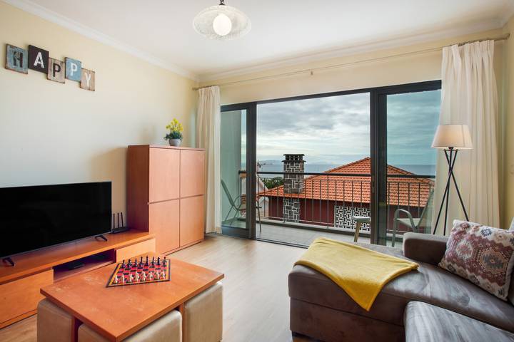 Ganze Wohnung, Apartment Casa D'Avó mit Meerblick und privater Terrasse in Santa Cruz (Madeira), Madeira