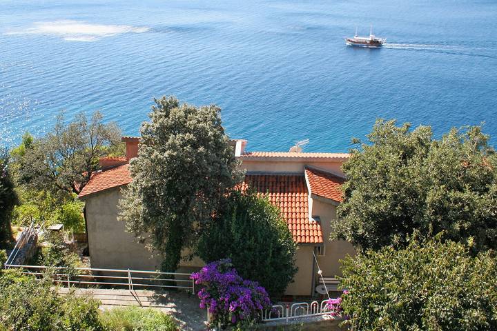 Ganze Wohnung, 2-Zimmer-Ferienwohnung mit Terrasse und Meerblick Stanici, Omis A-1028-a in Stanici, Omis-Riviera