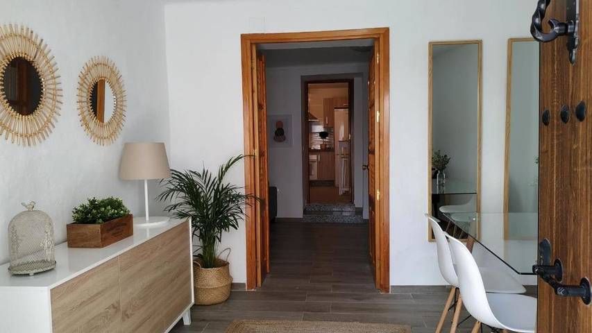 Location de vacances pour 8 personnes, avec Balcon et Terrasse ainsi que Jardin et Vue à Zuheros