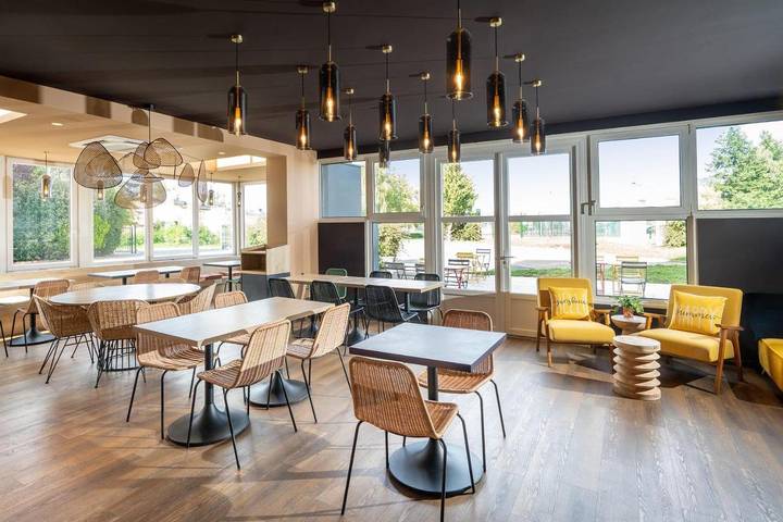 Hotel para 2 personas, con terraza y piscina - 1