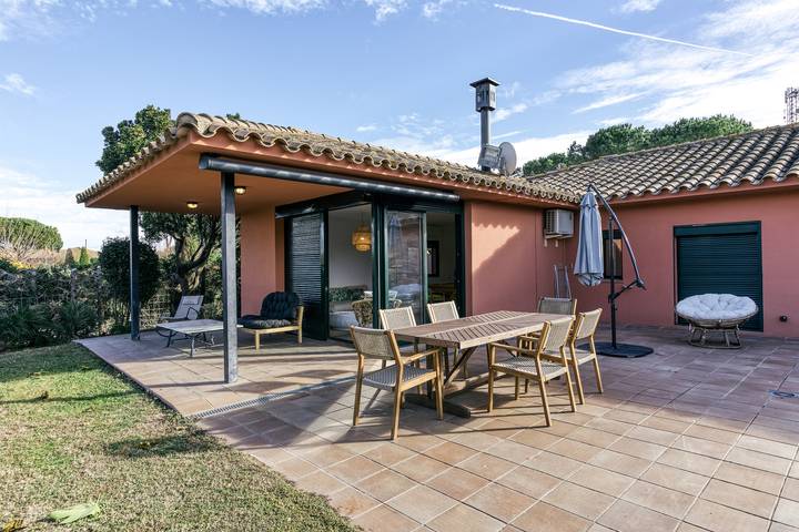 Location de vacances pour 6 personnes, avec jardin à Navata - 2