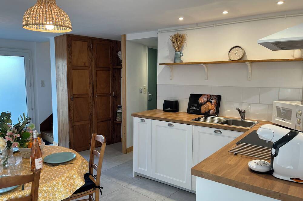 Detached stone house - Mt. St. Michel - set on a hill overlooking the bay in Roz-sur-Couesnon, Bahía del Monte Saint-Michel