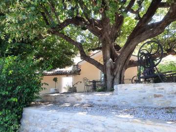 Gîte pour 2 personnes, avec vue et jardin, animaux acceptés à Sablet
