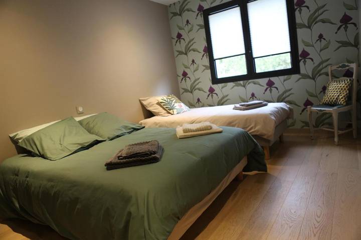 Location de vacances pour 2 personnes, avec piscine ainsi que vue et jardin à Saint-Aubin-de-Médoc - 2
