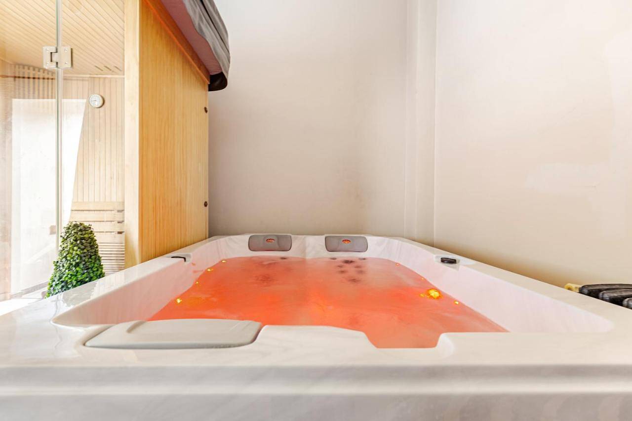 Appartement entier, Duplex Luxe - Sauna & Jacuzzi Privatif in Montrouge, Hauts-de-Seine