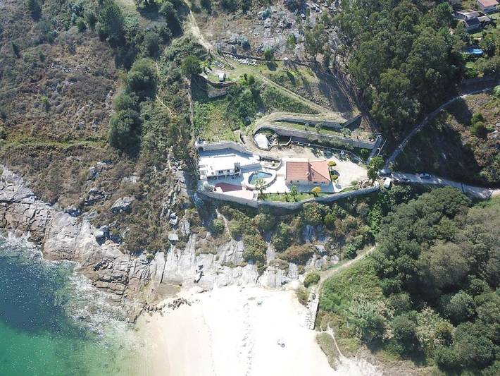 Chalet para 14 personas, con Balcón y Terraza además de Jardín y Piscina en Morrazo